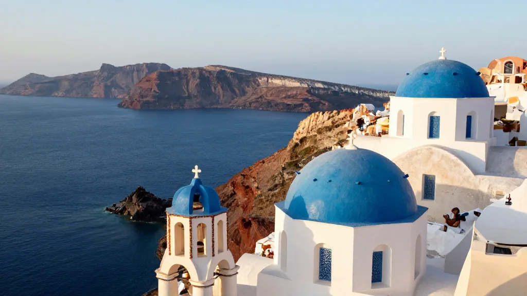 Les maisons blanches de Santorin au-dessus de la caldeira
